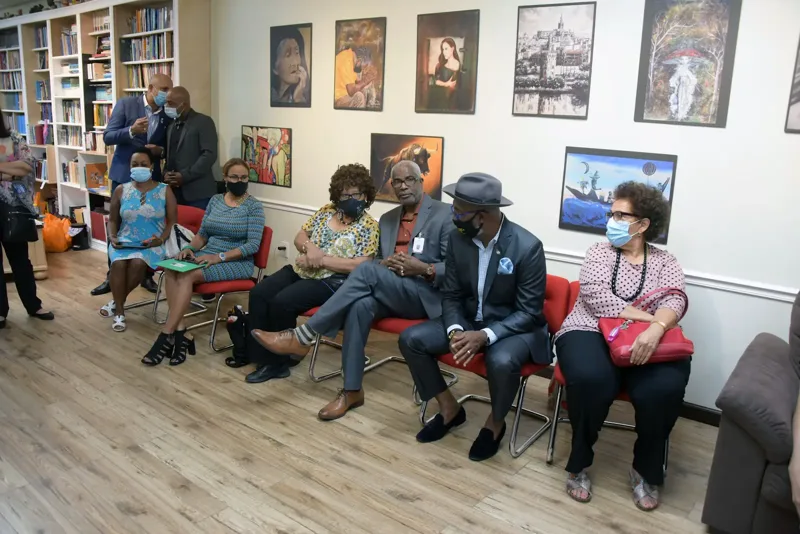 Encuentro cultural con obras de arte